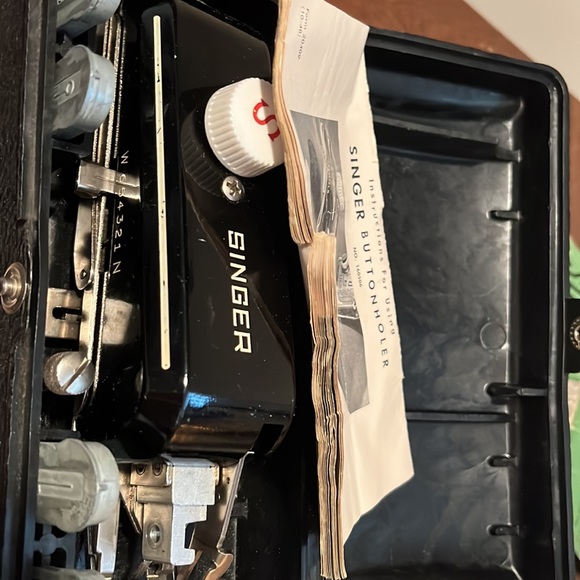 Vintage Singer buttonhole guide - Picture 4 of 6